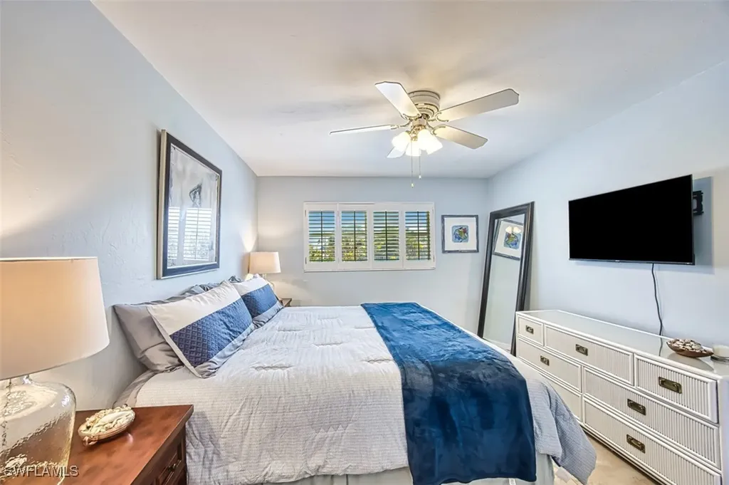 561 Periwinkle Way Sanibel FL 33957