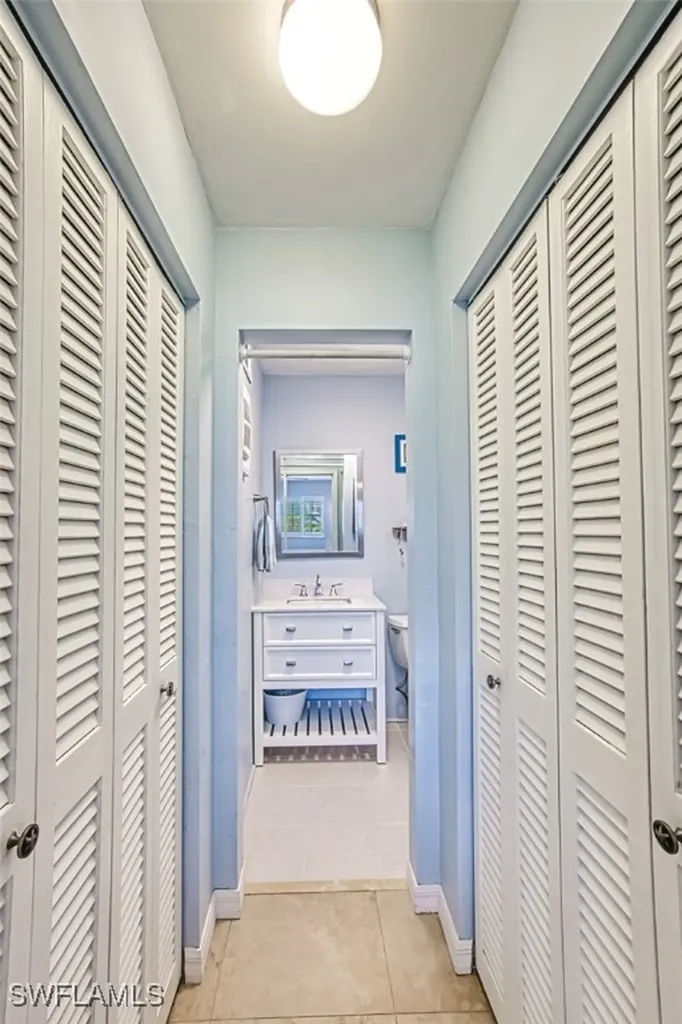 561 Periwinkle Way Sanibel FL 33957