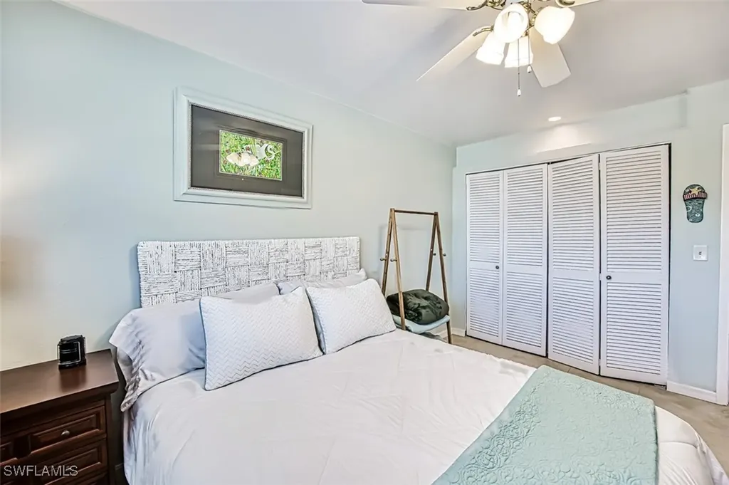 561 Periwinkle Way Sanibel FL 33957