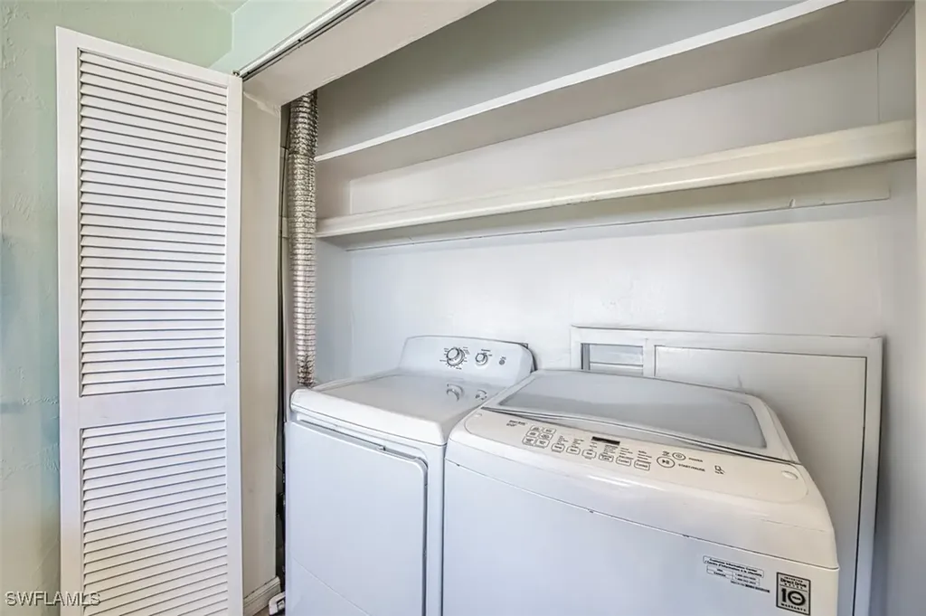 561 Periwinkle Way Sanibel FL 33957