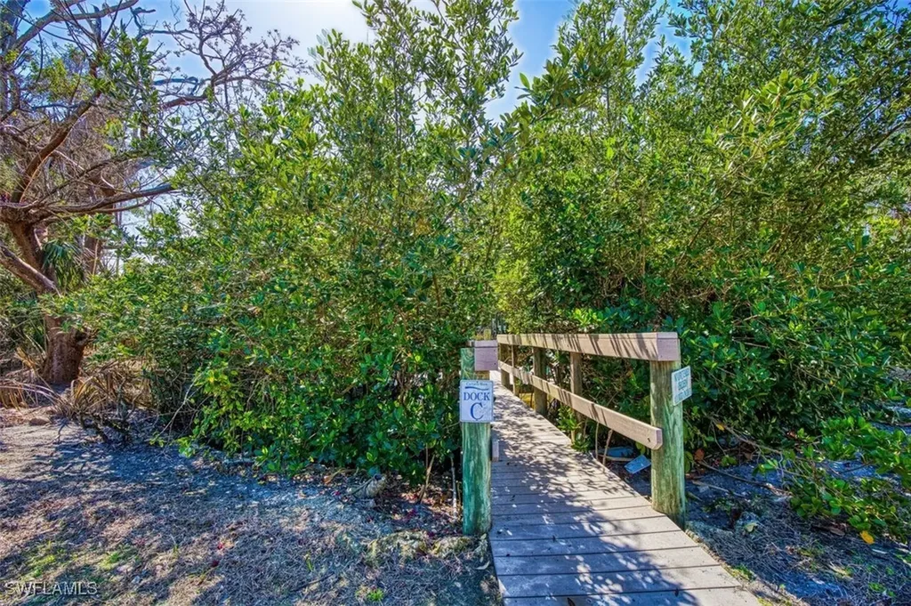 561 Periwinkle Way Sanibel FL 33957
