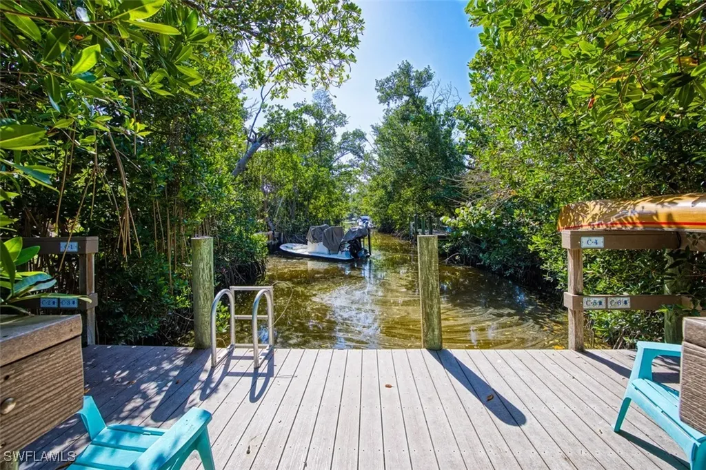 561 Periwinkle Way Sanibel FL 33957