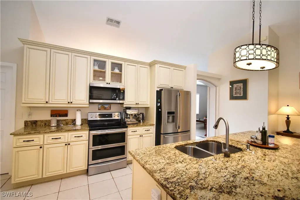 2218 SW 12th Place Cape Coral FL 33991