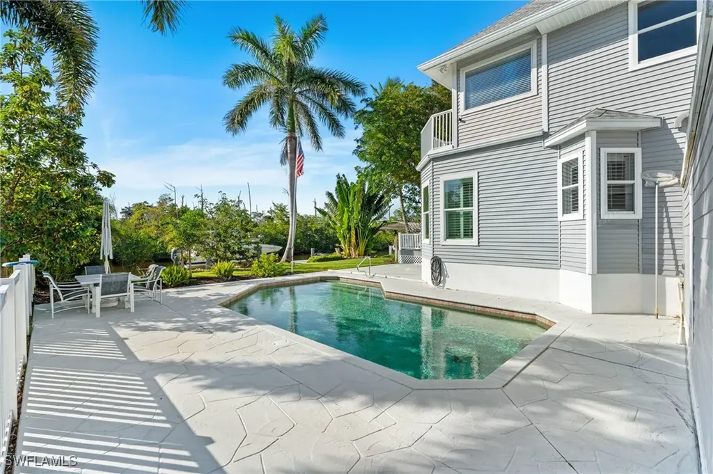 1495 Gordon River Lane Naples FL 34104