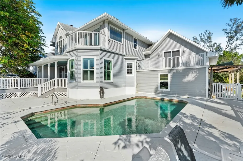 1495 Gordon River Lane Naples FL 34104