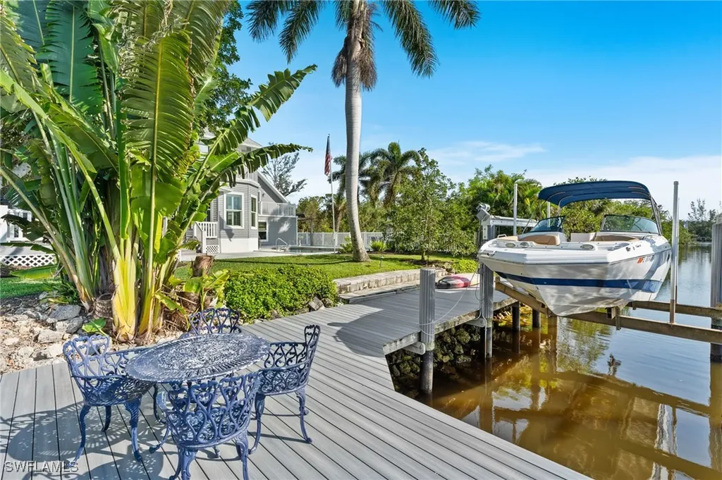 1495 Gordon River Lane Naples FL 34104