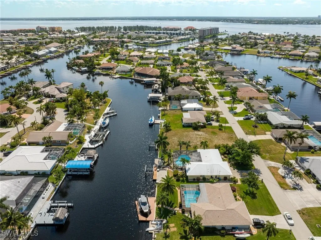 1713 SE 44th Street Cape Coral FL 33904