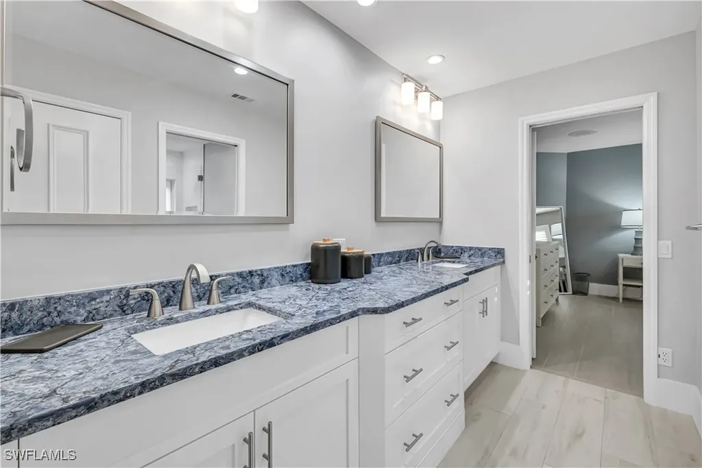 893 Wyndemere Way Naples FL 34105