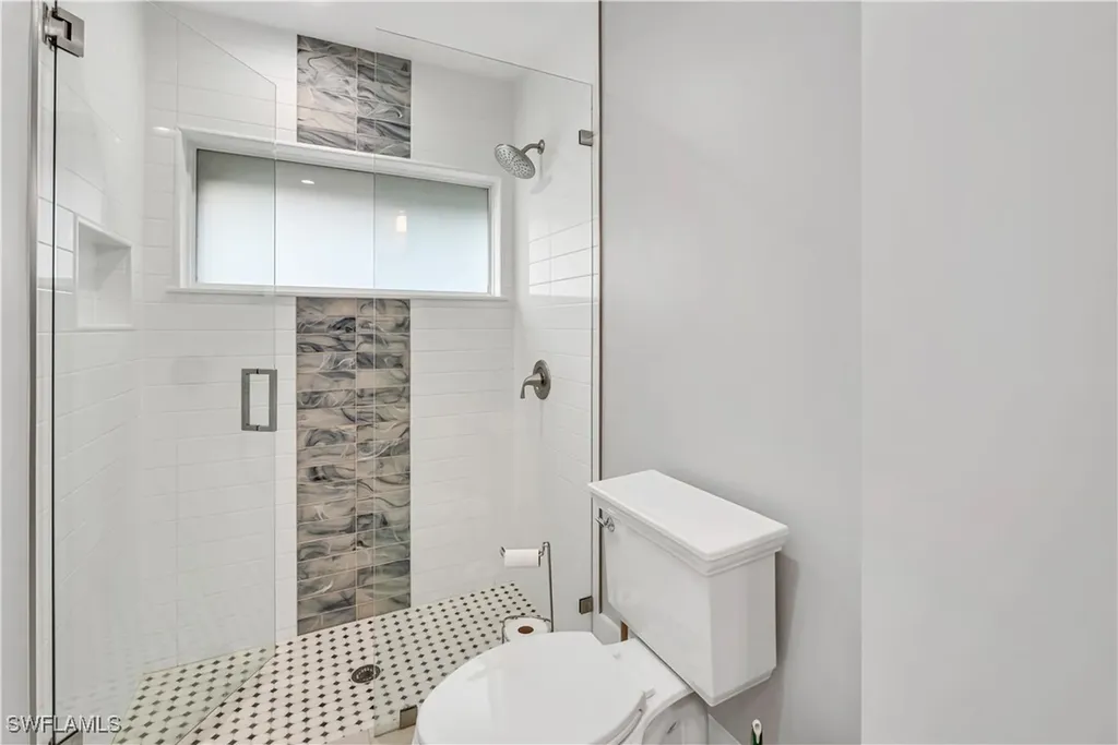 893 Wyndemere Way Naples FL 34105