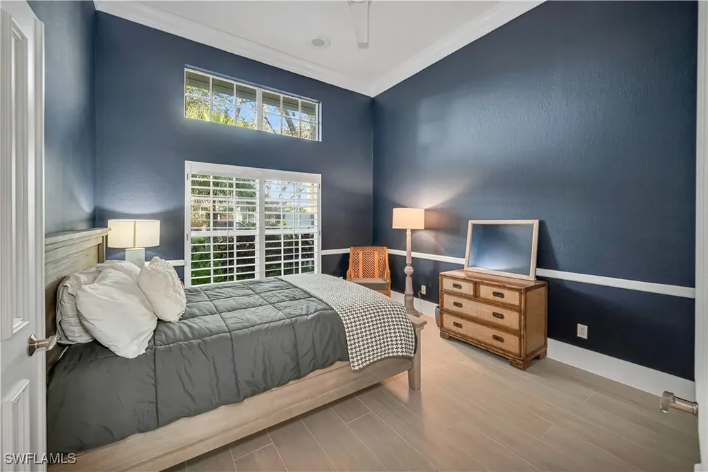 893 Wyndemere Way Naples FL 34105