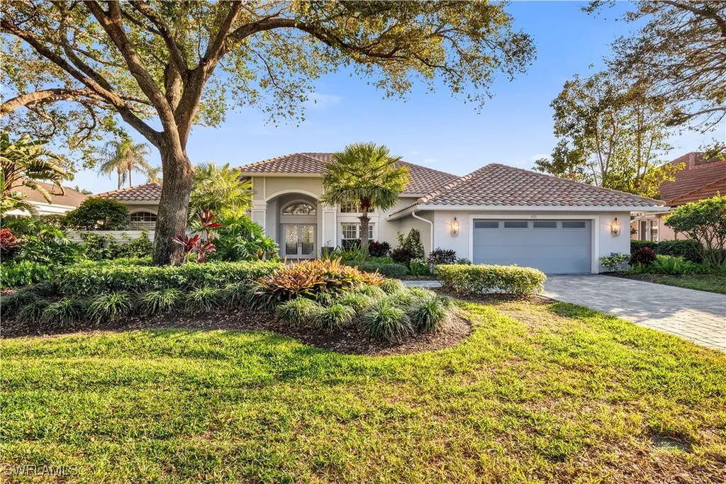 893 Wyndemere Way Naples FL 34105