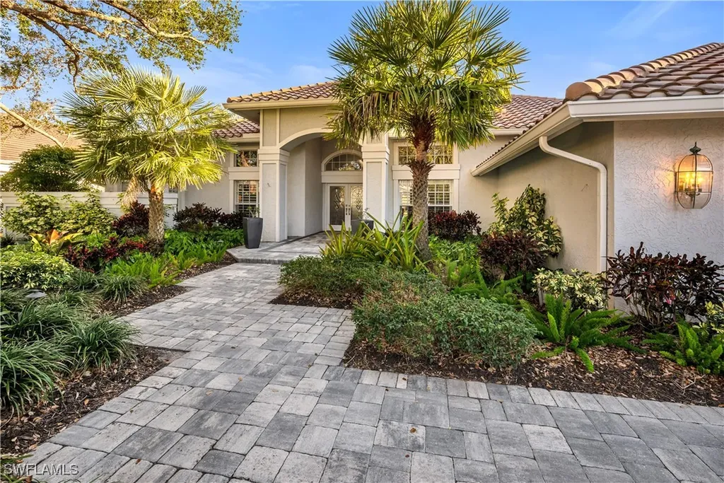 893 Wyndemere Way Naples FL 34105