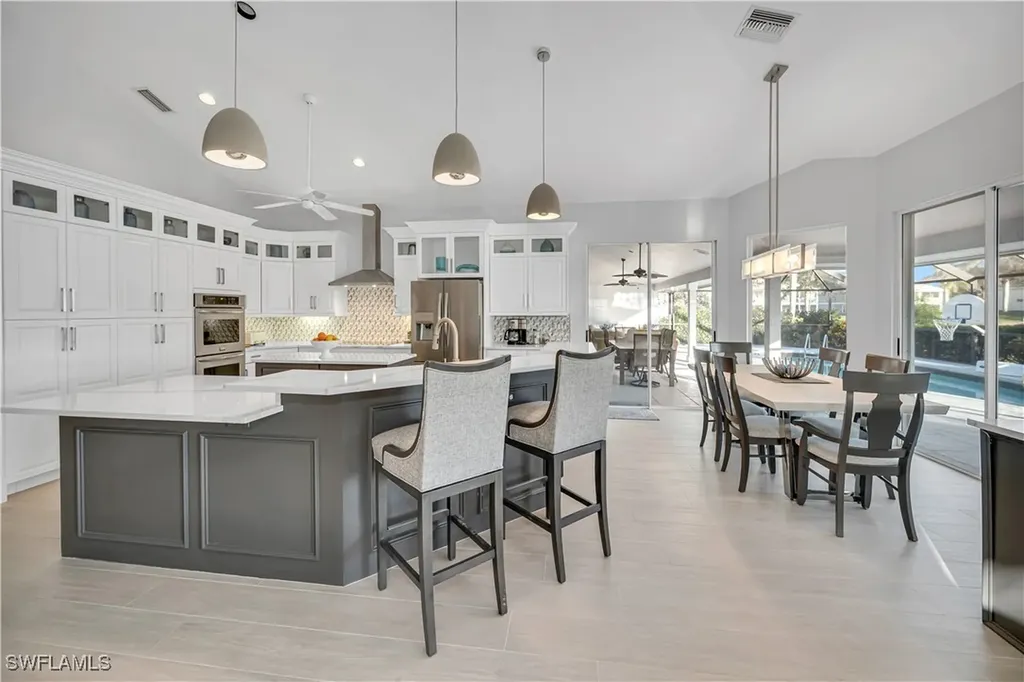 893 Wyndemere Way Naples FL 34105