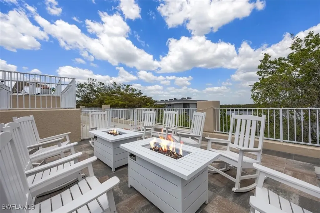 410 Bayfront Place Naples FL 34102