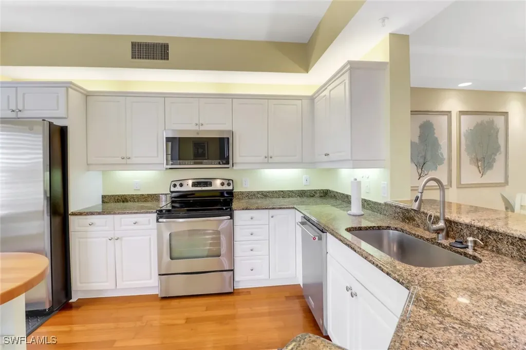 410 Bayfront Place Naples FL 34102
