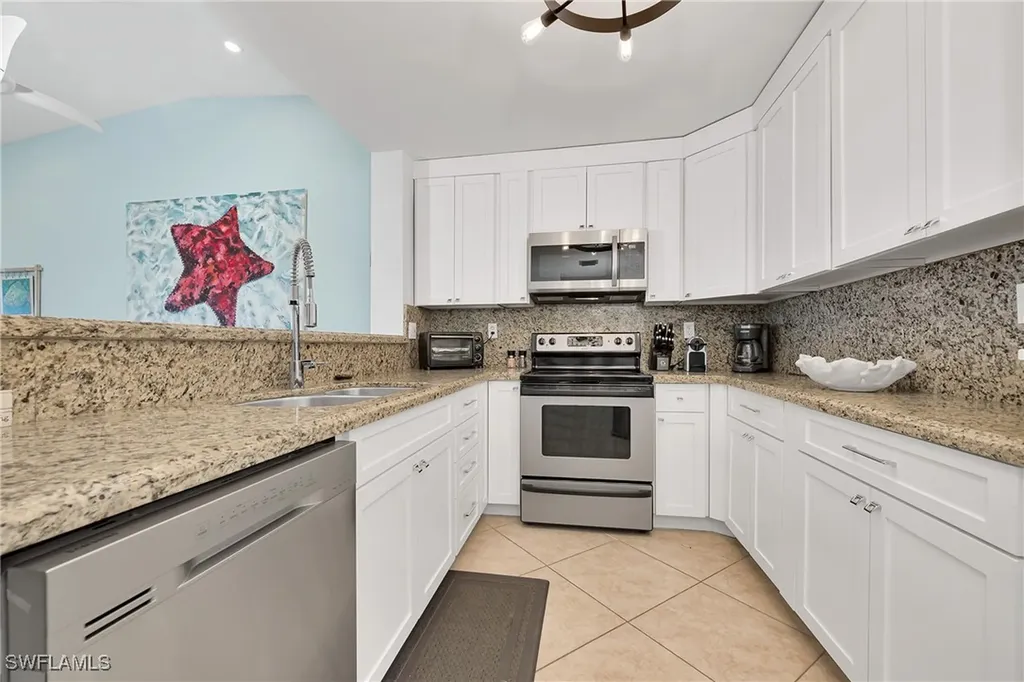 9826 Leeward Avenue Key Largo FL 33037