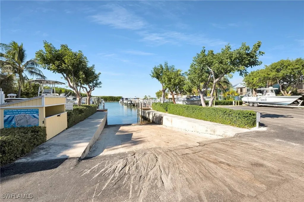 9826 Leeward Avenue Key Largo FL 33037