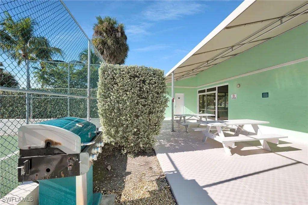 9826 Leeward Avenue Key Largo FL 33037