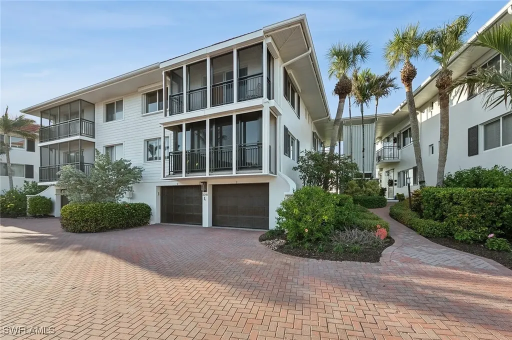 2246 Gulf Shore Boulevard N Naples FL 34102