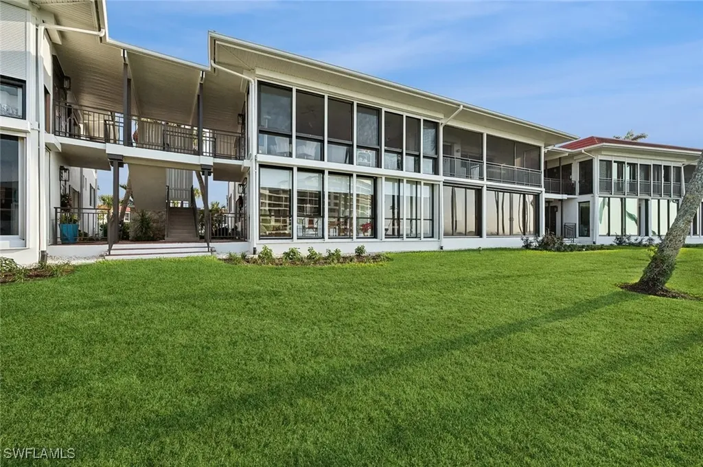 2246 Gulf Shore Boulevard N Naples FL 34102