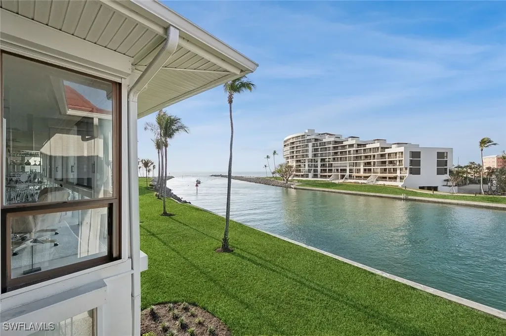 2246 Gulf Shore Boulevard N Naples FL 34102