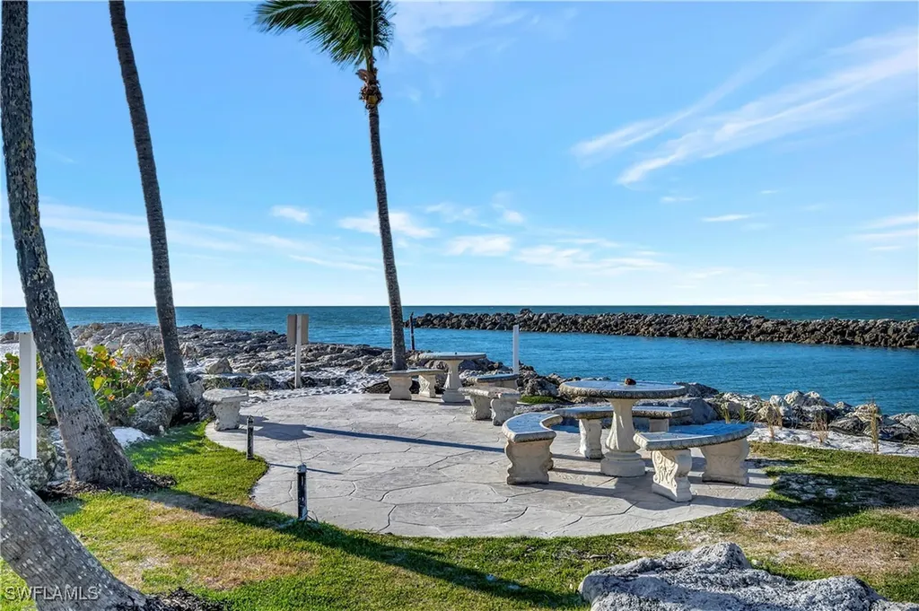 2246 Gulf Shore Boulevard N Naples FL 34102