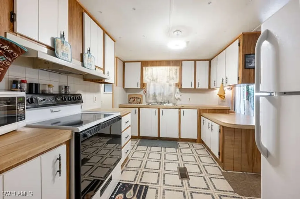 131 Grassy Key Lane Naples FL 34114