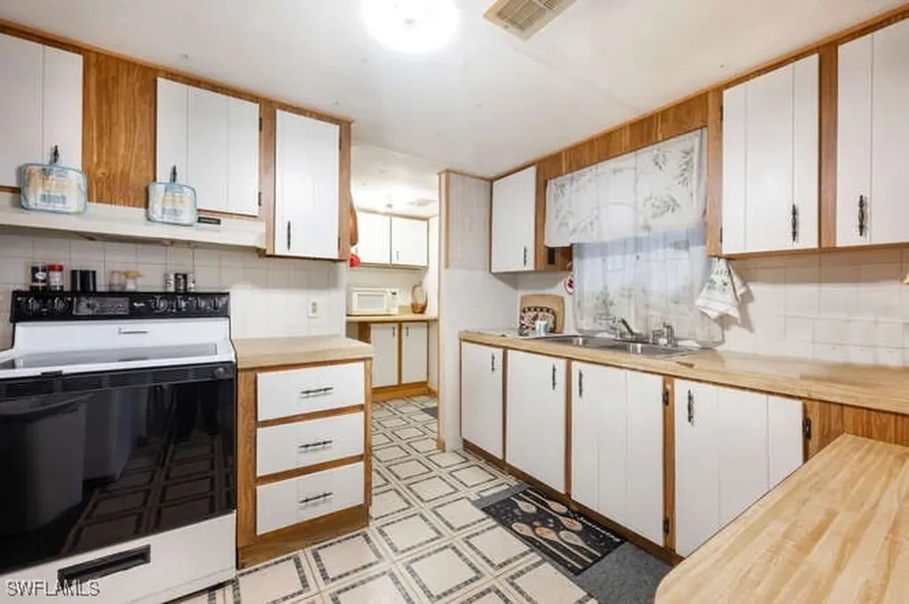 131 Grassy Key Lane Naples FL 34114