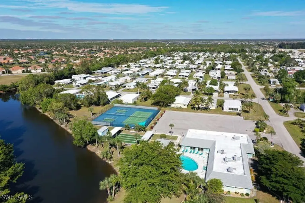 131 Grassy Key Lane Naples FL 34114