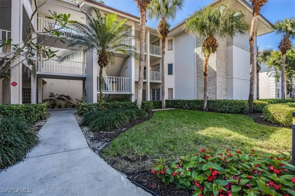 Naples FL, 770 Waterford Drive, Unit 204