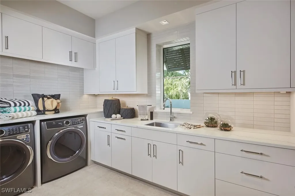 2021 Gordon Drive E Naples FL 34102