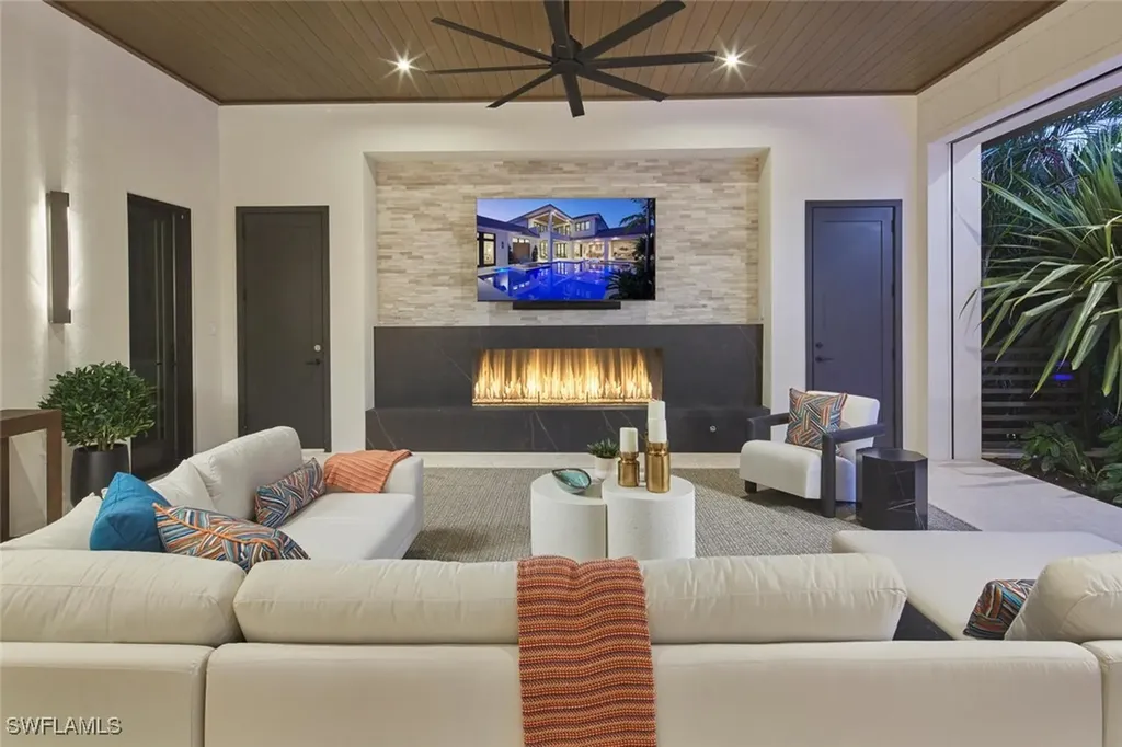 2021 Gordon Drive E Naples FL 34102