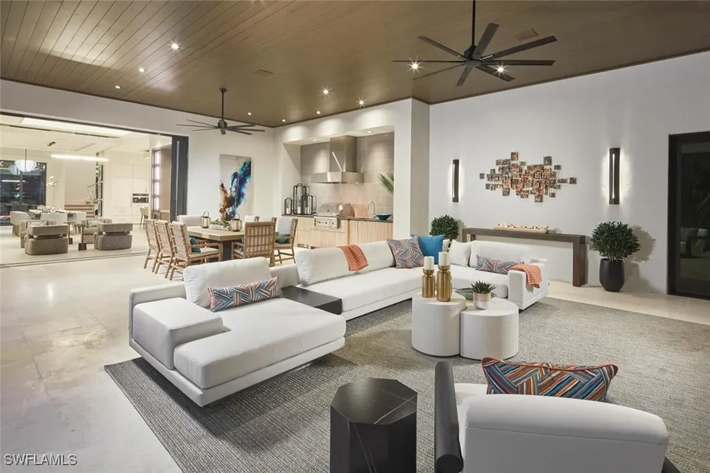 2021 Gordon Drive E Naples FL 34102