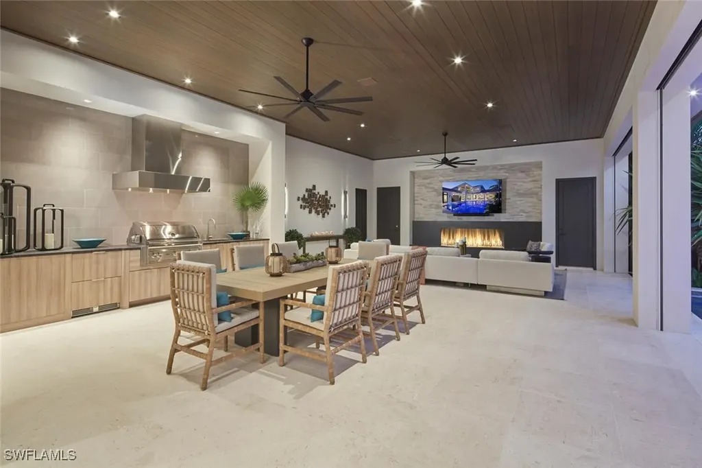 2021 Gordon Drive E Naples FL 34102