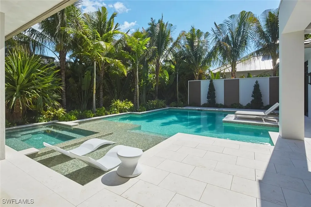 2021 Gordon Drive E Naples FL 34102