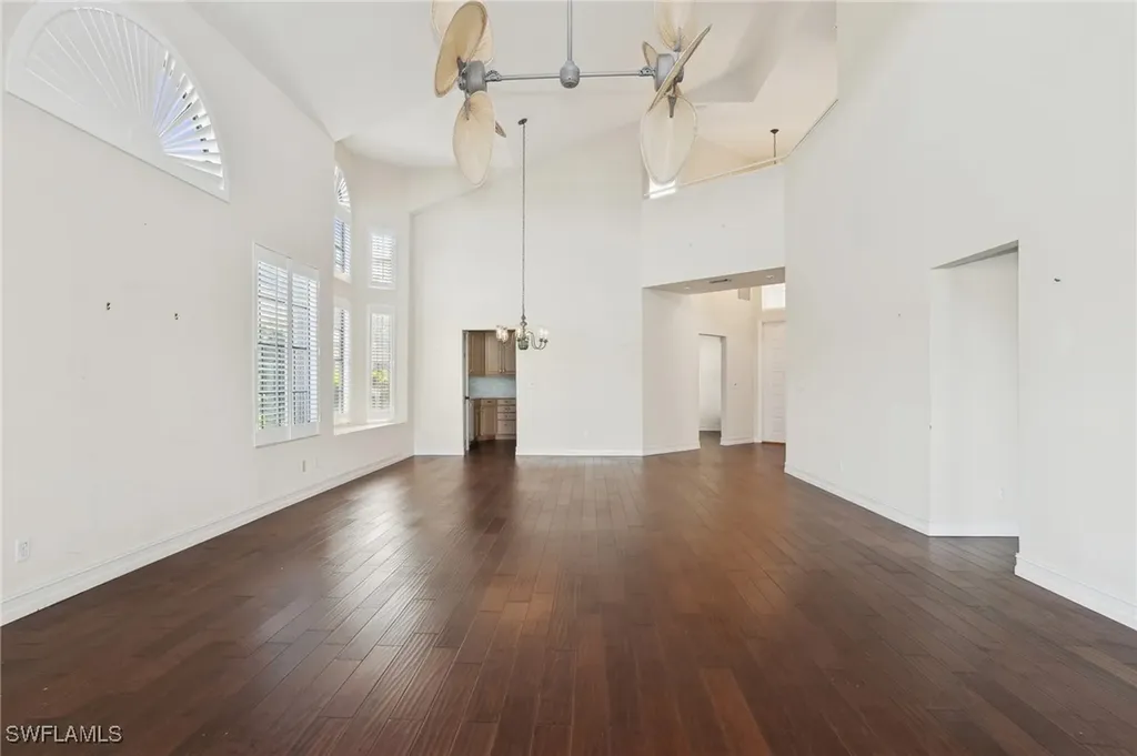 82 Water Oaks Way Naples FL 34105