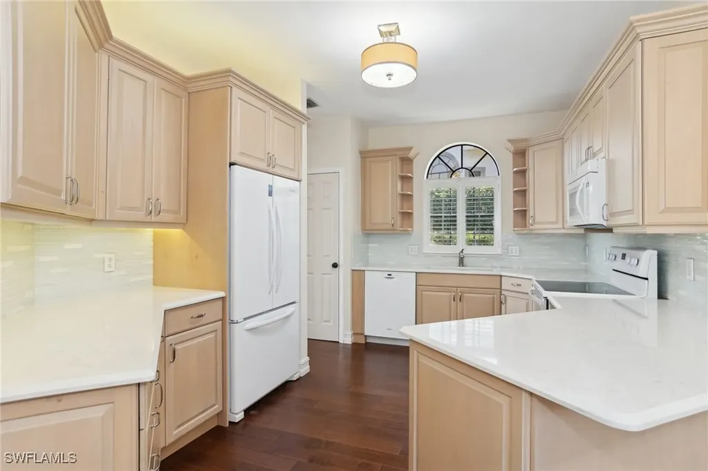 82 Water Oaks Way Naples FL 34105
