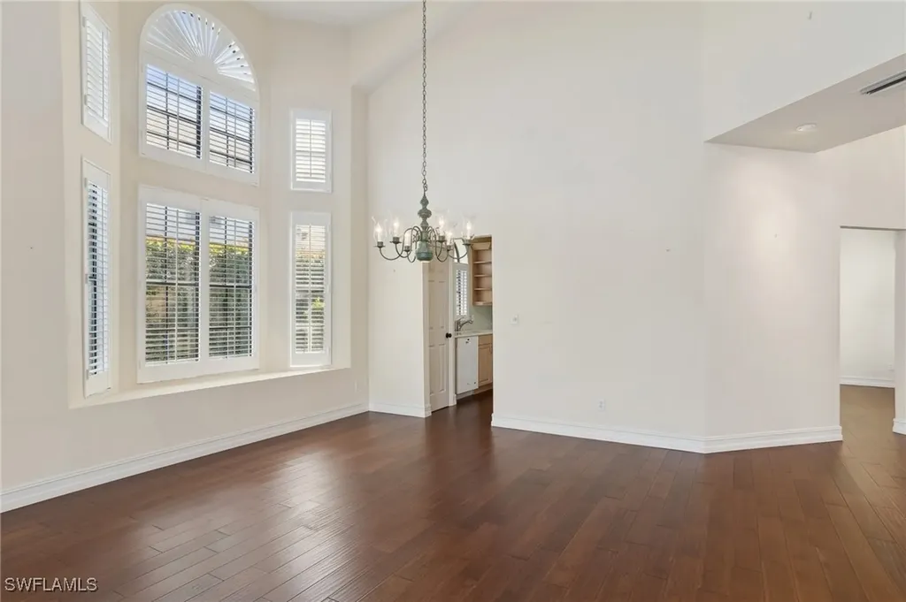 82 Water Oaks Way Naples FL 34105