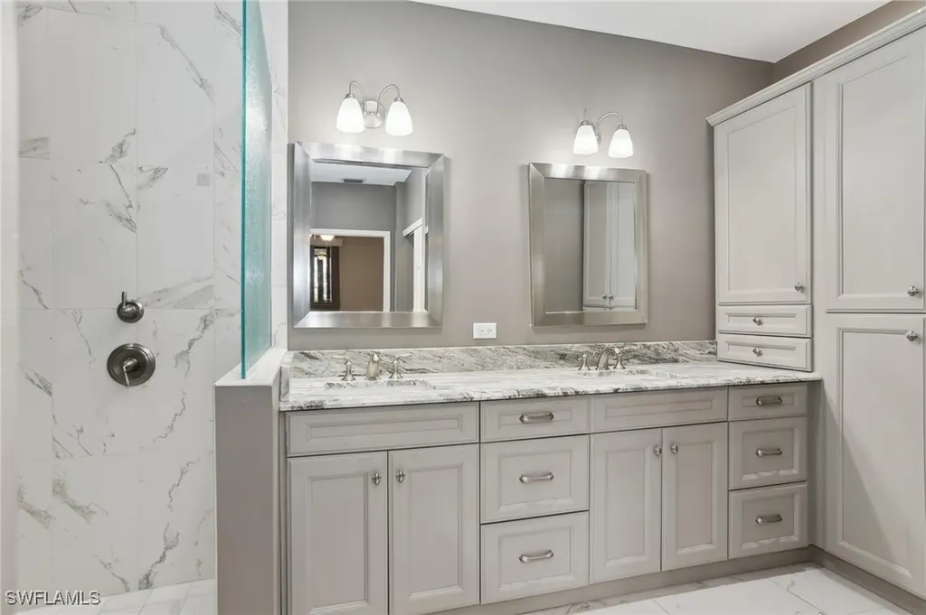 82 Water Oaks Way Naples FL 34105