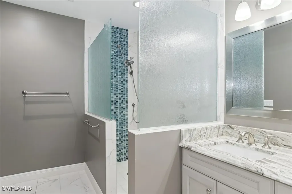 82 Water Oaks Way Naples FL 34105