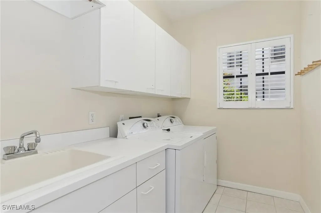 82 Water Oaks Way Naples FL 34105