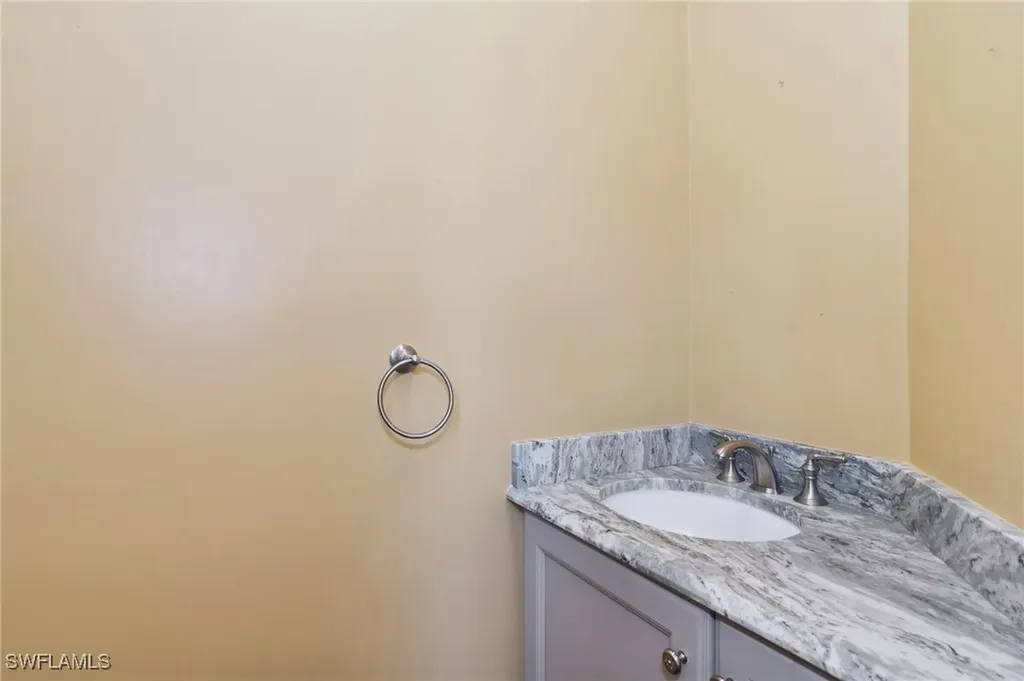 82 Water Oaks Way Naples FL 34105