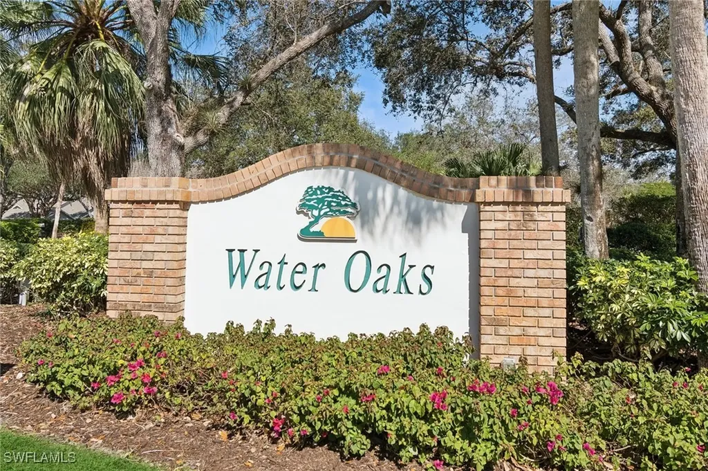 82 Water Oaks Way Naples FL 34105