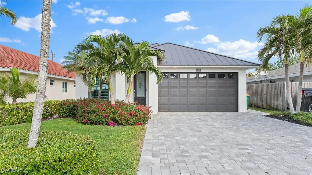 561 94th Avenue N Naples FL 34108