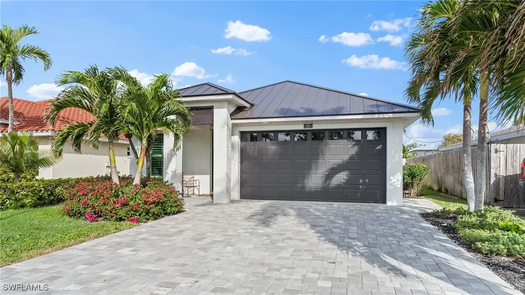 561 94th Avenue N Naples FL 34108