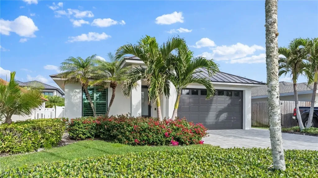 561 94th Avenue N Naples FL 34108