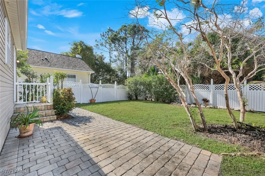 350 Leawood Circle Naples FL 34104
