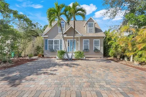 350 Leawood Circle Naples FL 34104