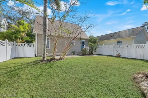 350 Leawood Circle Naples FL 34104