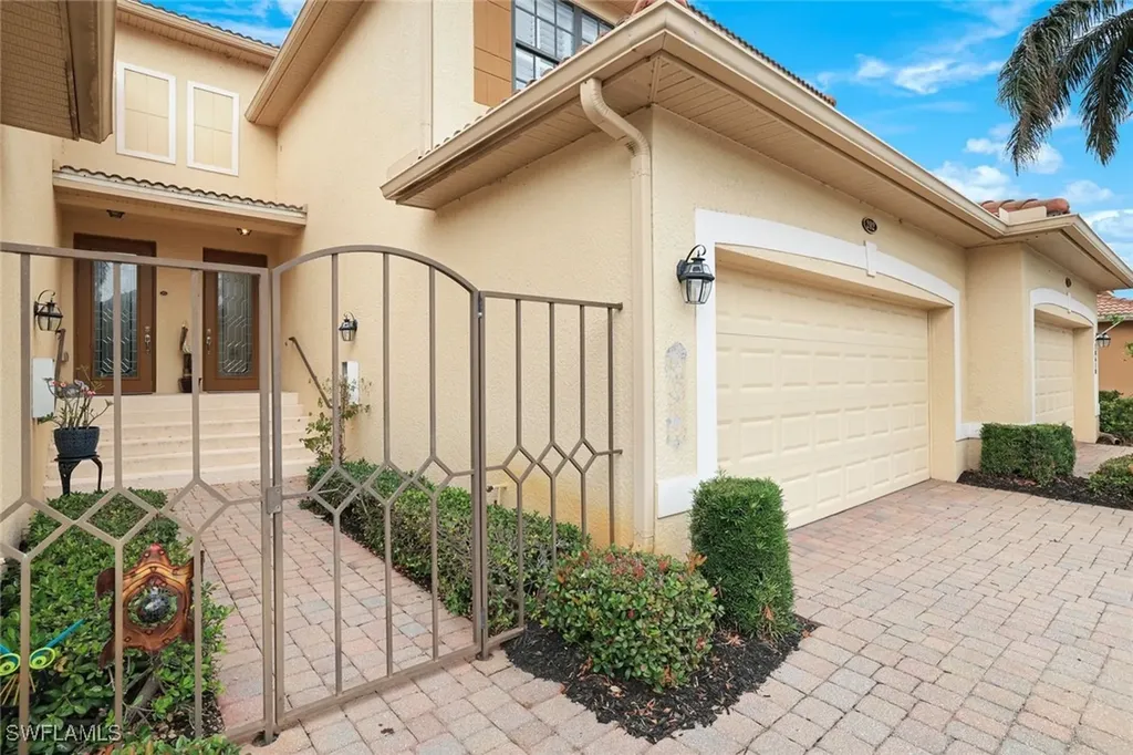 Naples FL, 10610 Smokehouse Bay Drive, Unit 202